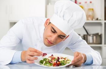 employé polyvalent en resto en alternance clps