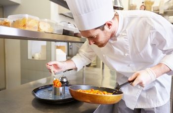 employé polyvalent en resto clps
