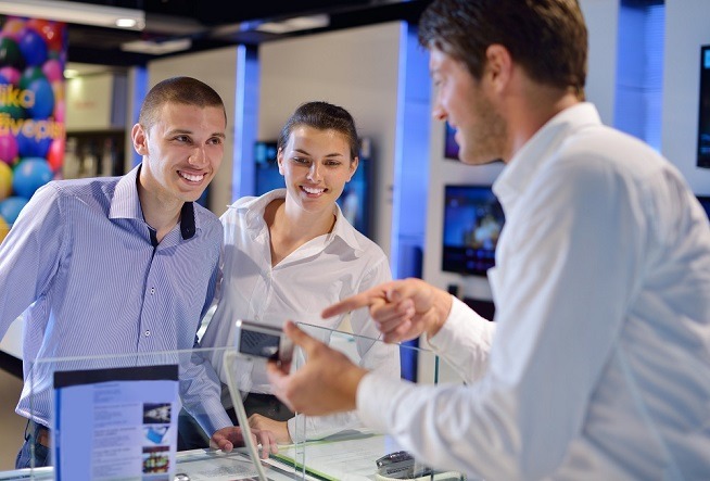zoom metier conseiller clientele en magasin bretagne clps