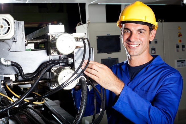 zoom metier technicien production industrielle bretagne clps