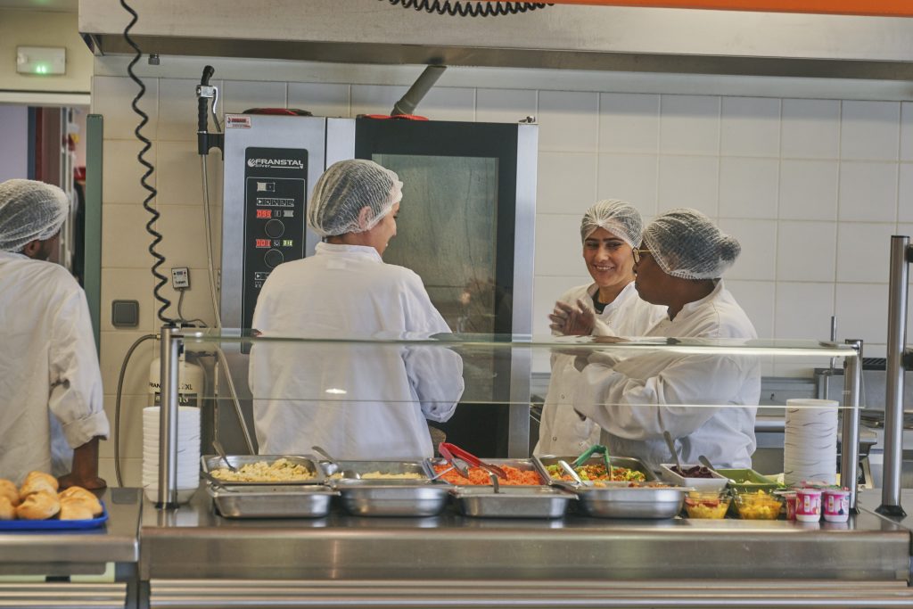 insertion restauration four et travail d'équipe prélude