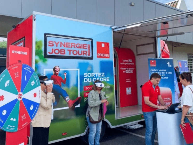 Camion Synergie Job Tour avec activités